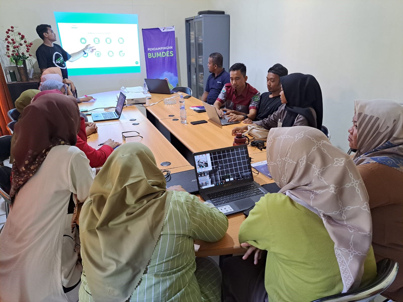BUM Desa Semangat Jaya Makmur Semangko Kutai Kartangara mendapatkan Fasilitas Pelatihan Penguatan BUM Desa