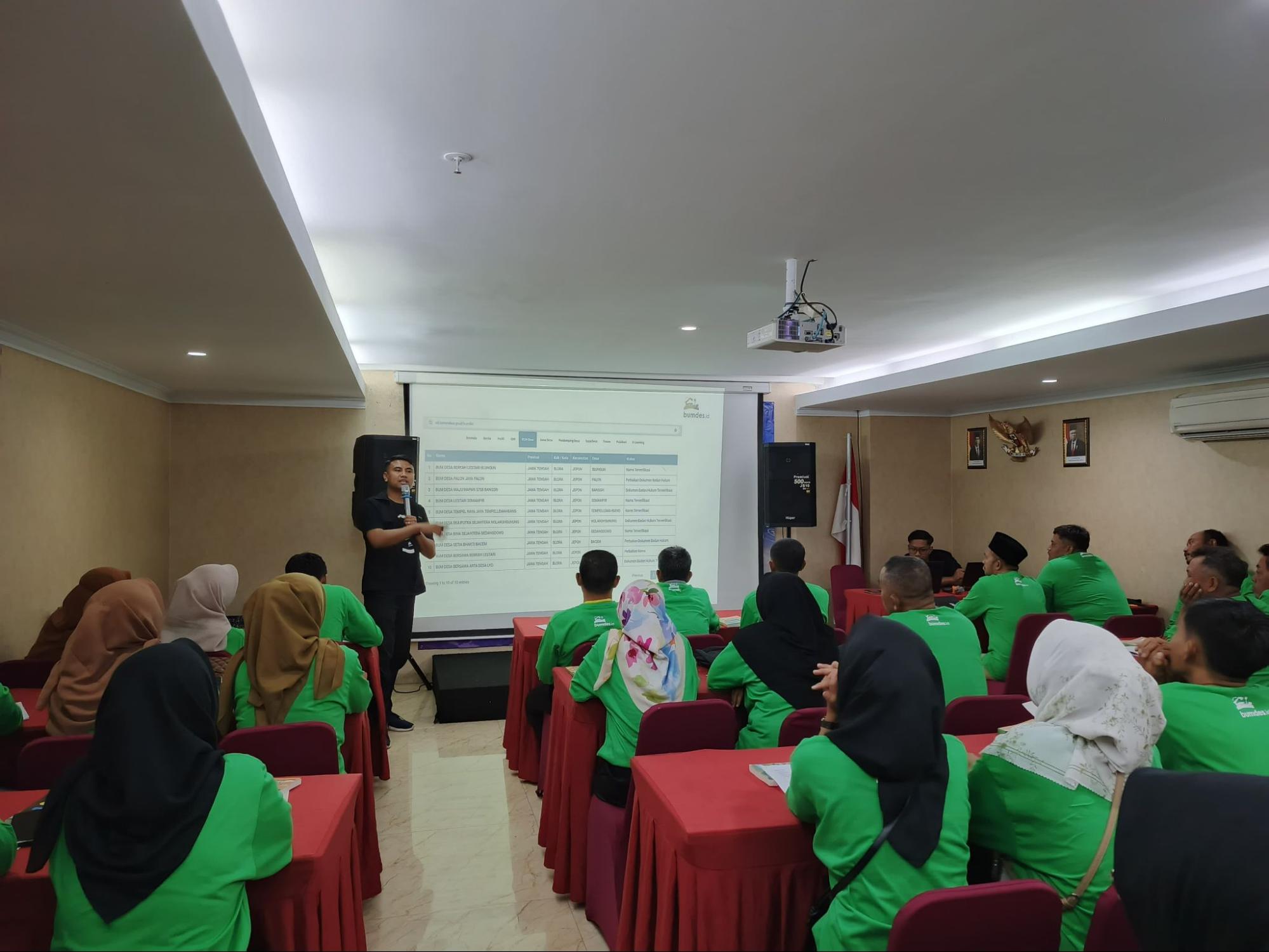 Pelatihan Peningkatan Kapasitas Kelompok Masyarakat Watu Lumbung Desa Purbosari: Digital Marketing